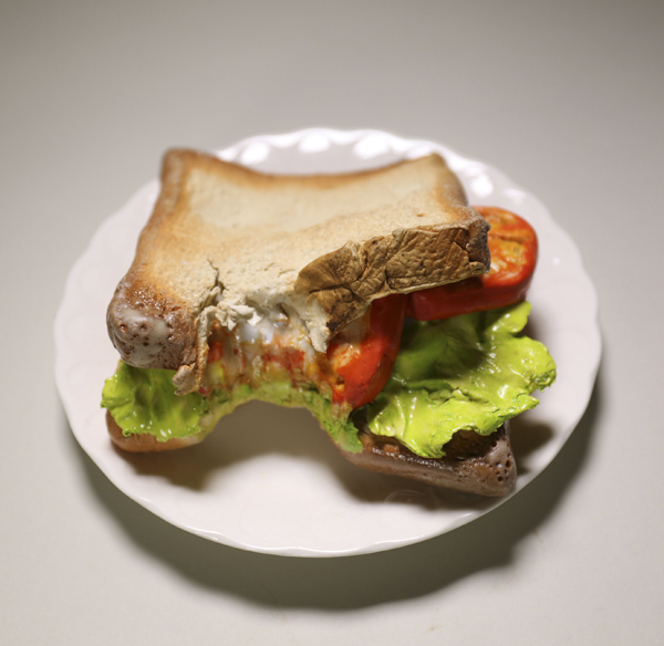 Tomato lettuce sandwich